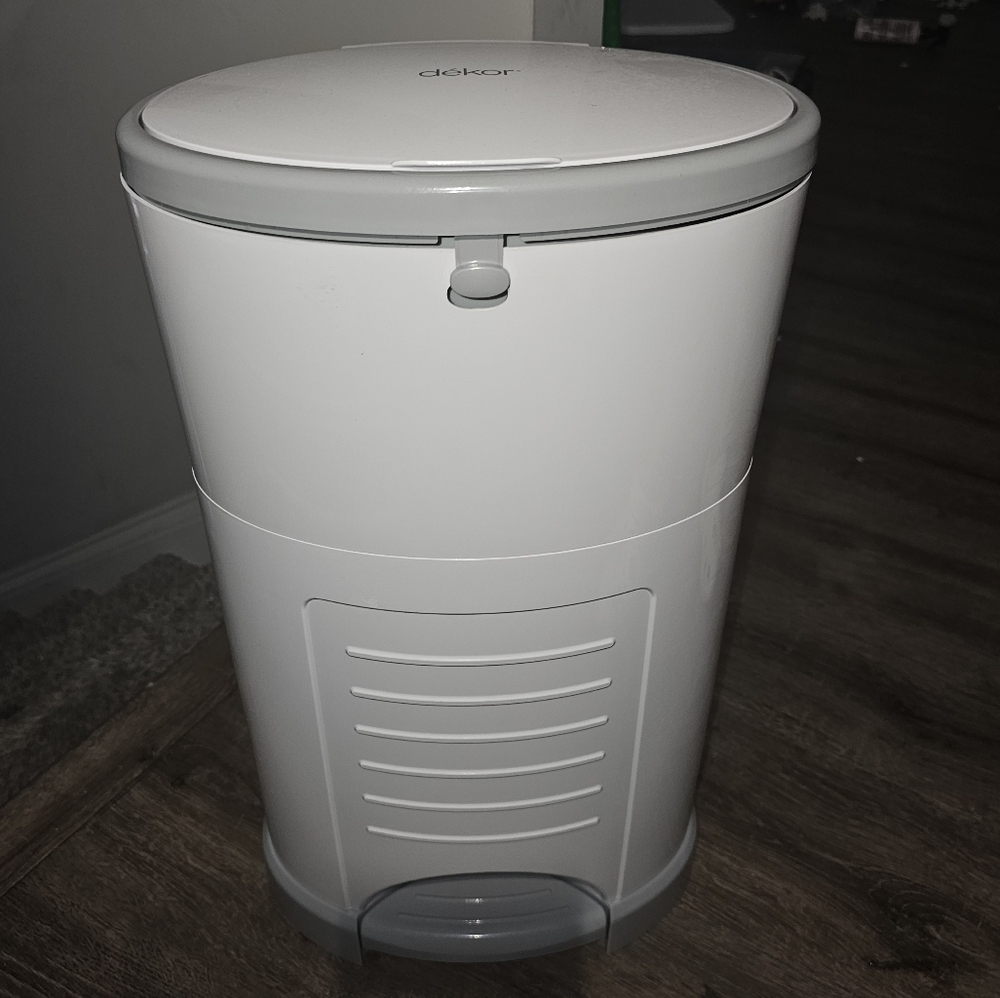 DEKOR hands free diaper pale